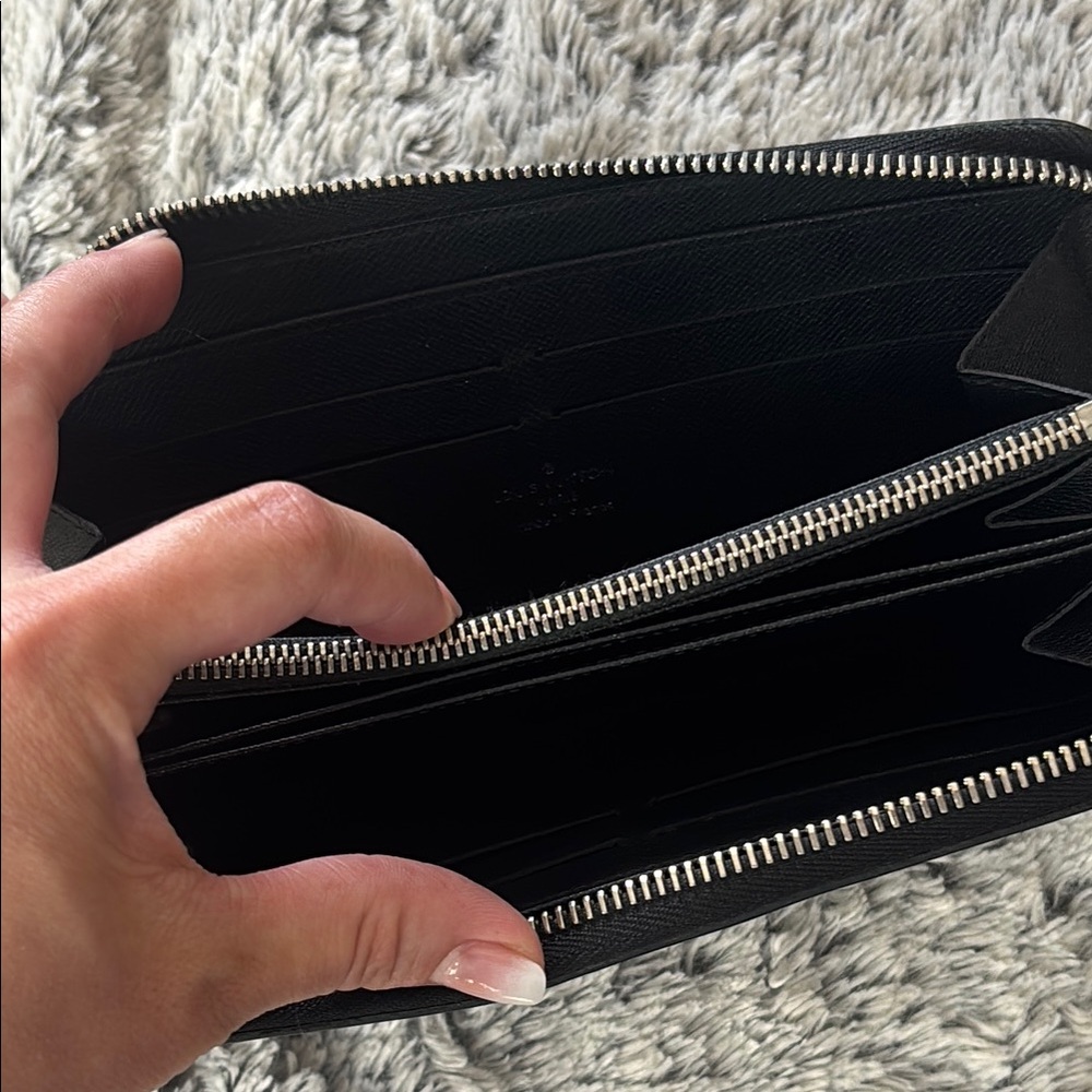 Louis Vuitton Black Epi Zippy Wallet - Picture 9 of 11